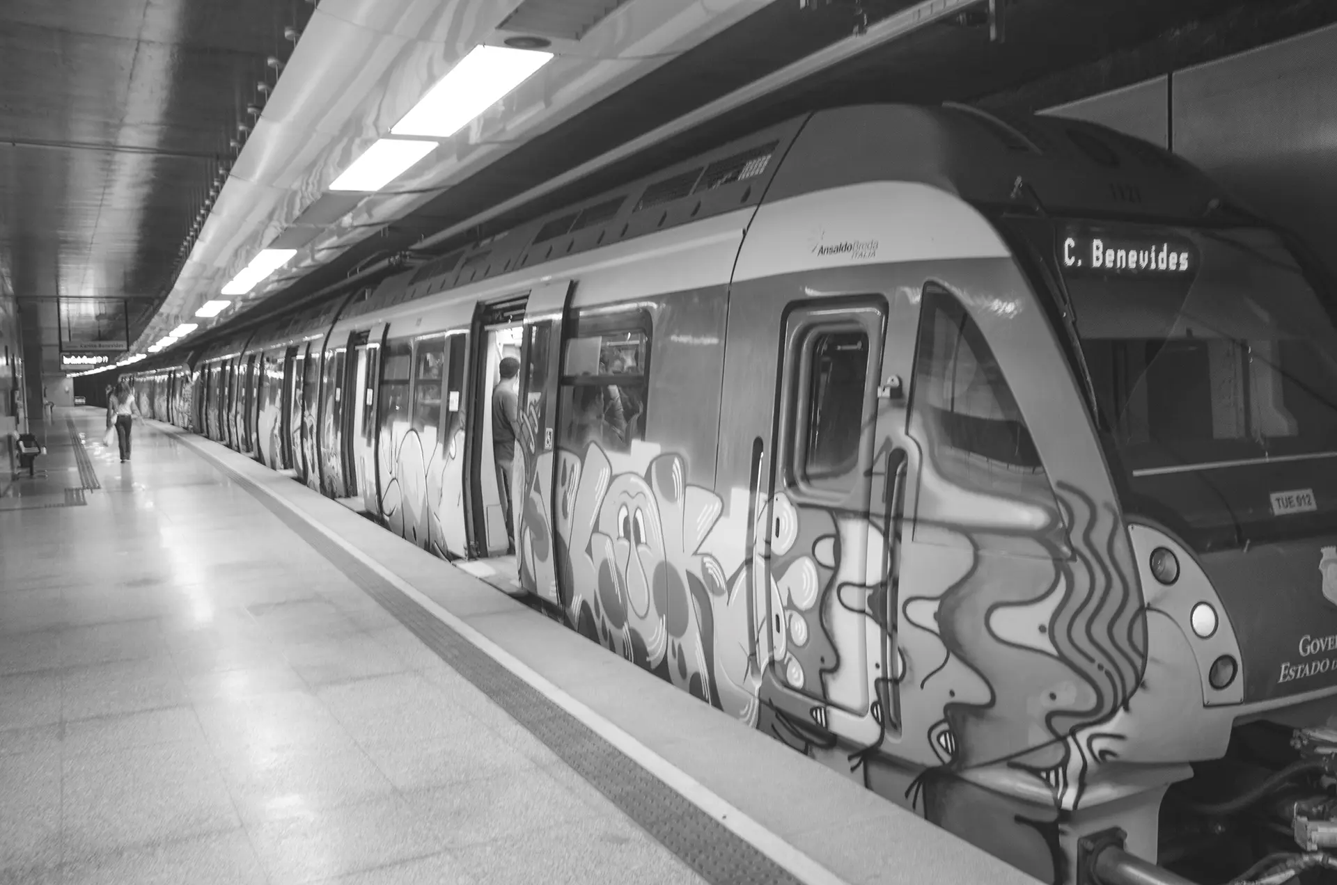 Grayscale photograph of the graffiti-covered train at Benfica Metro Station in Fortaleza